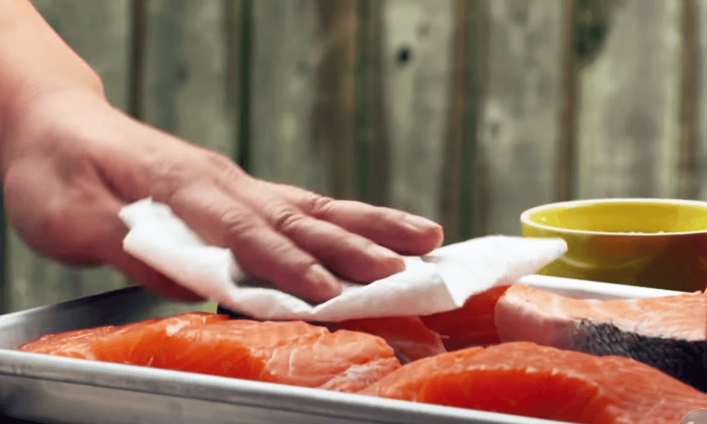 Dry salmon with tissue paper